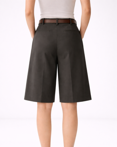 Short da tailleur da donna a vita alta con taglio ampio e pinces