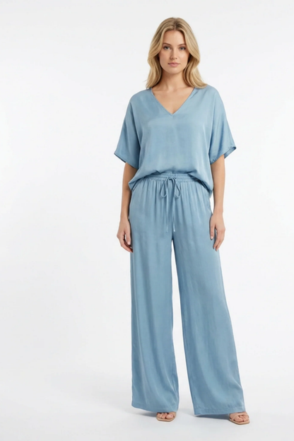 Completo da Donna 2 Pezzi – Top Scollo a V e Pantaloni Ampi Fluidi