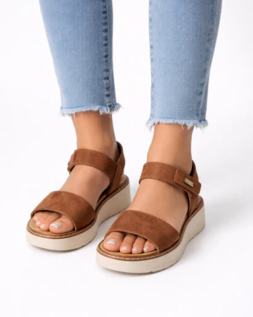 Sandales plateforme à brides – bout ouvert, bride arrière et fermeture scratch