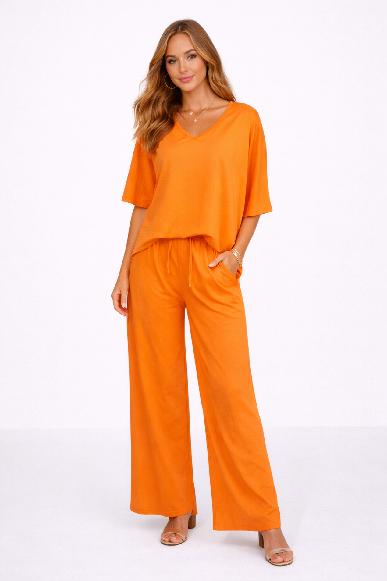 Completo da Donna 2 Pezzi – Top Scollo a V e Pantaloni Ampi Fluidi