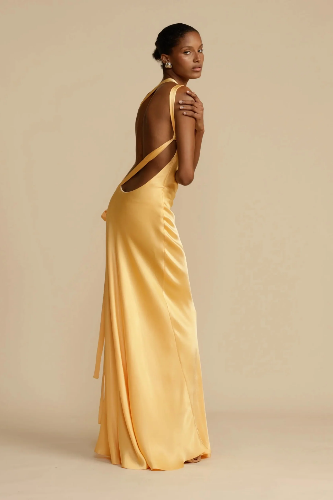 Abito lungo da donna in raso – Abito elegante asimmetrico monospalla