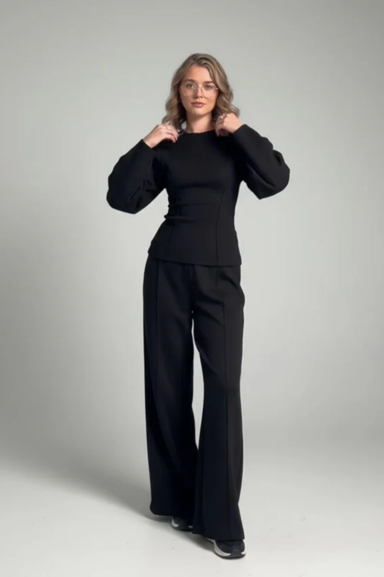 Completo Elegante da Donna - Top Aderente a Maniche Lunghe e Pantaloni a Gamba Larga