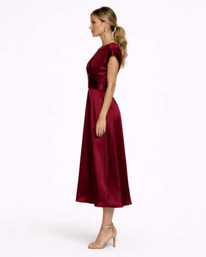 Vestito Lungo di Raso con Vita Annodata e Taglio Incrociato Elegante