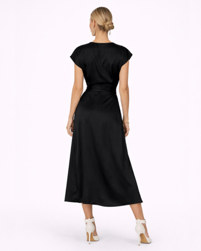 Vestito Lungo di Raso con Vita Annodata e Taglio Incrociato Elegante