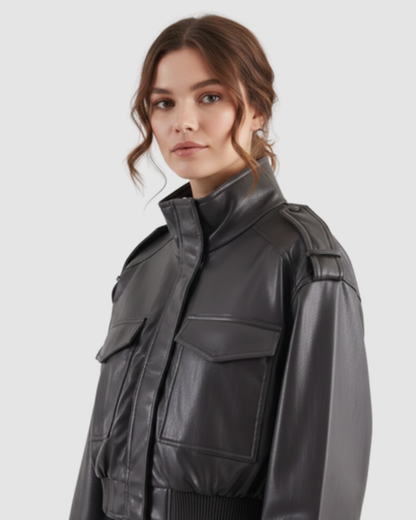 Veste courte en cuir à col montant et poches cargo