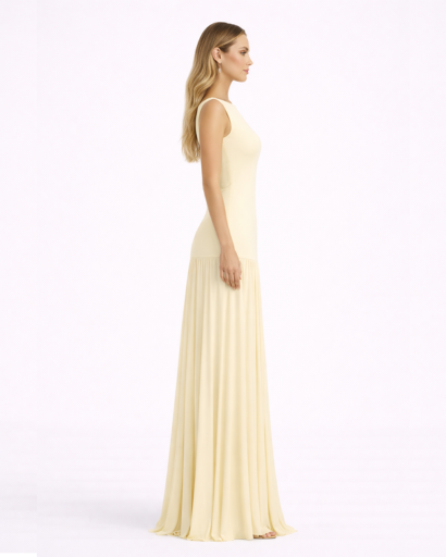 Robe longue ajustée sans manches avec jupe plissée fluide