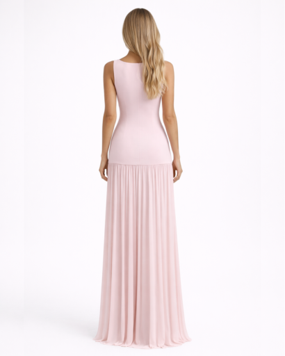Robe longue ajustée sans manches avec jupe plissée fluide