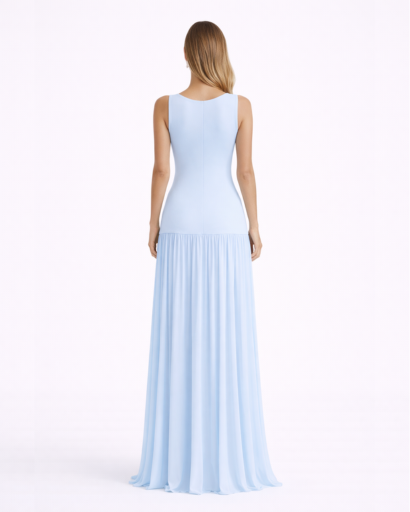 Robe longue ajustée sans manches avec jupe plissée fluide