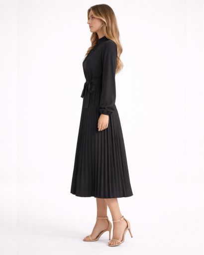 Robe midi plissée à manches longues avec col montant et ceinture
