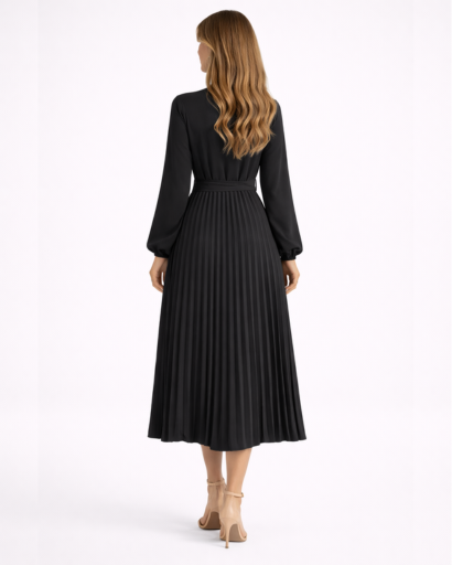 Robe midi plissée à manches longues avec col montant et ceinture