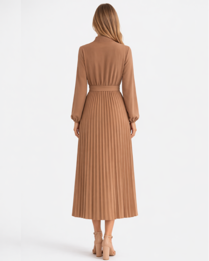 Robe midi plissée à manches longues avec col montant et ceinture