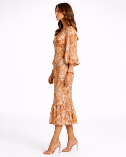 Robe midi fleurie à manches longues avec décolleté en V et volant