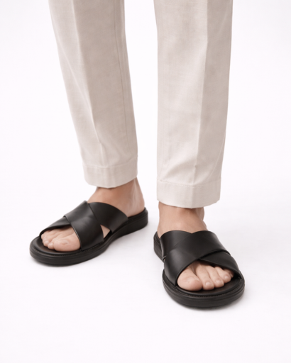 Sandales plates homme à brides croisées design minimaliste