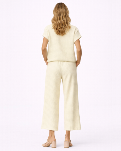 Completo donna top a maniche corte e pantalone largo testurizzato