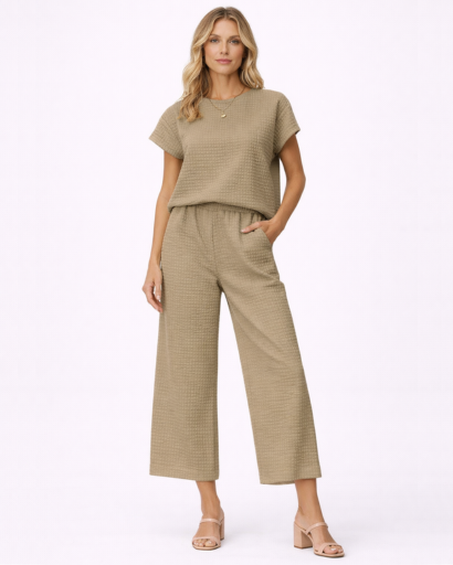 Completo donna top a maniche corte e pantalone largo testurizzato