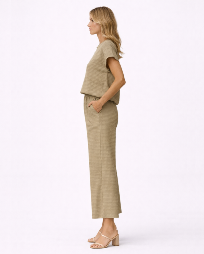 Completo donna top a maniche corte e pantalone largo testurizzato
