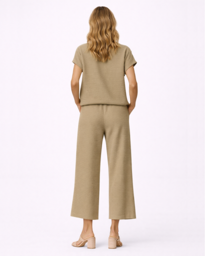 Completo donna top a maniche corte e pantalone largo testurizzato