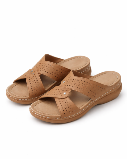Sandali da donna con fasce incrociate traforate e suola comfort