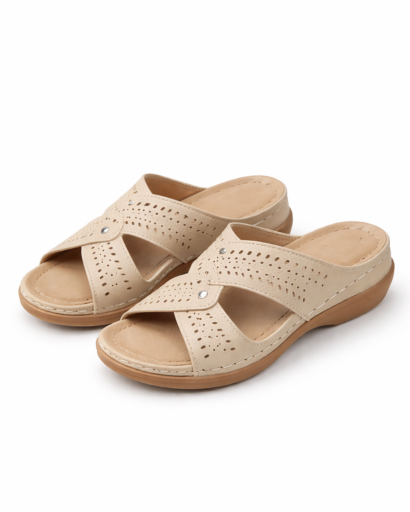 Sandali da donna con fasce incrociate traforate e suola comfort