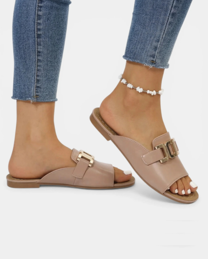 Mules da donna con cinturino largo e fibbia decorativa in metallo