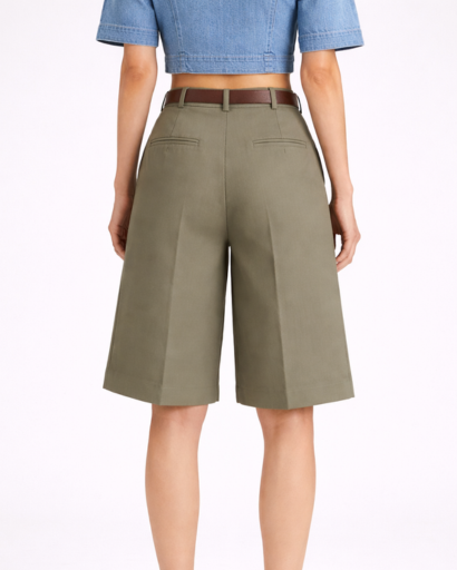 Short da tailleur da donna a vita alta con taglio ampio e pinces