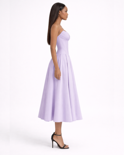Robe bustier midi évasée avec décolleté structuré et taille cintrée