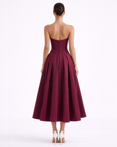Robe bustier midi évasée avec décolleté structuré et taille cintrée